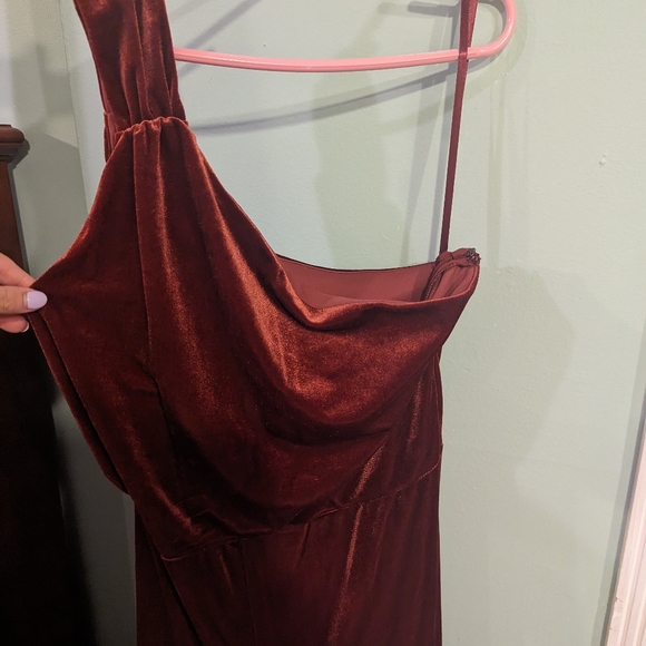🔥NWT:🔥Large (L) Banana Republic Maroon Velvet One shoulder jumpsuit - Picture 4 of 6